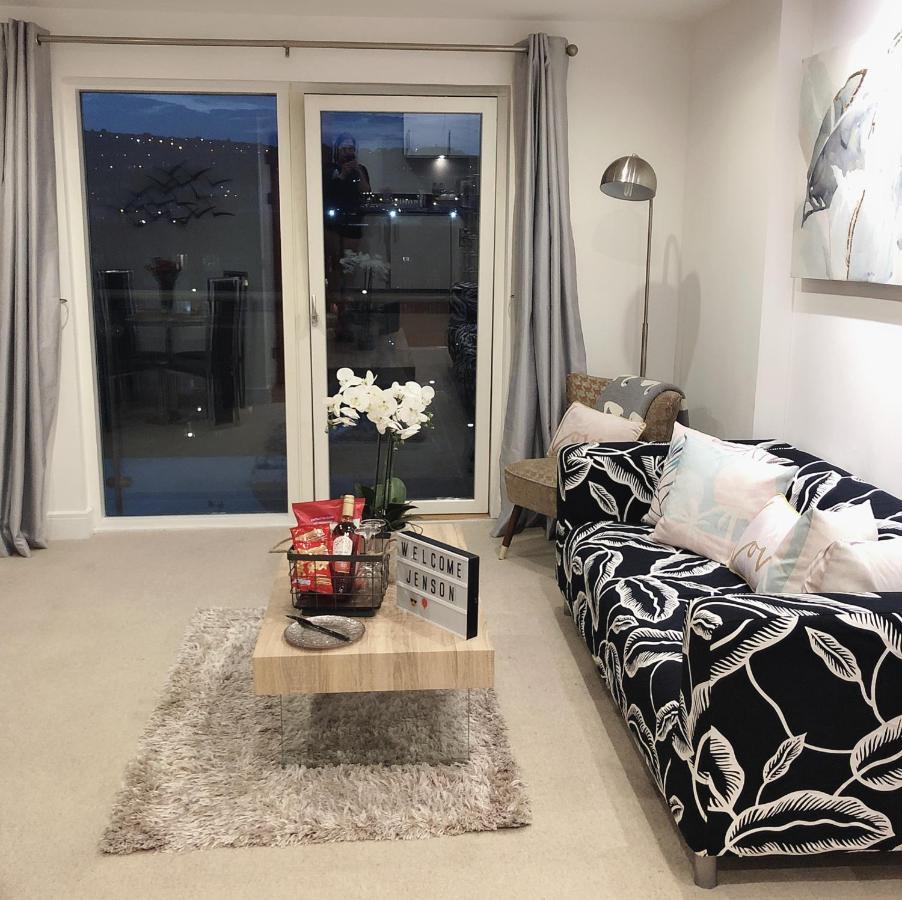 Soak Up The Light At A Soothing, Stylish Apartment In Swansea Marina Exterior foto