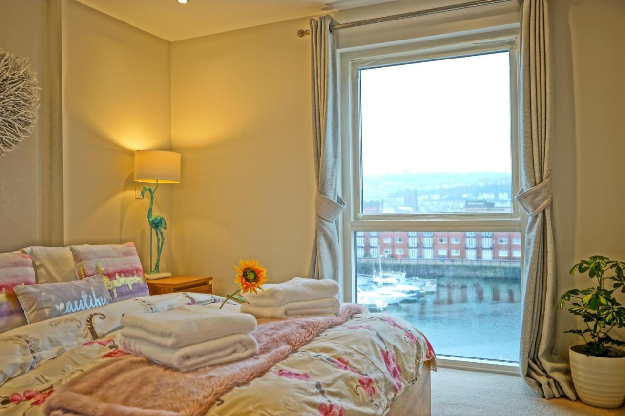 Soak Up The Light At A Soothing, Stylish Apartment In Swansea Marina Exterior foto