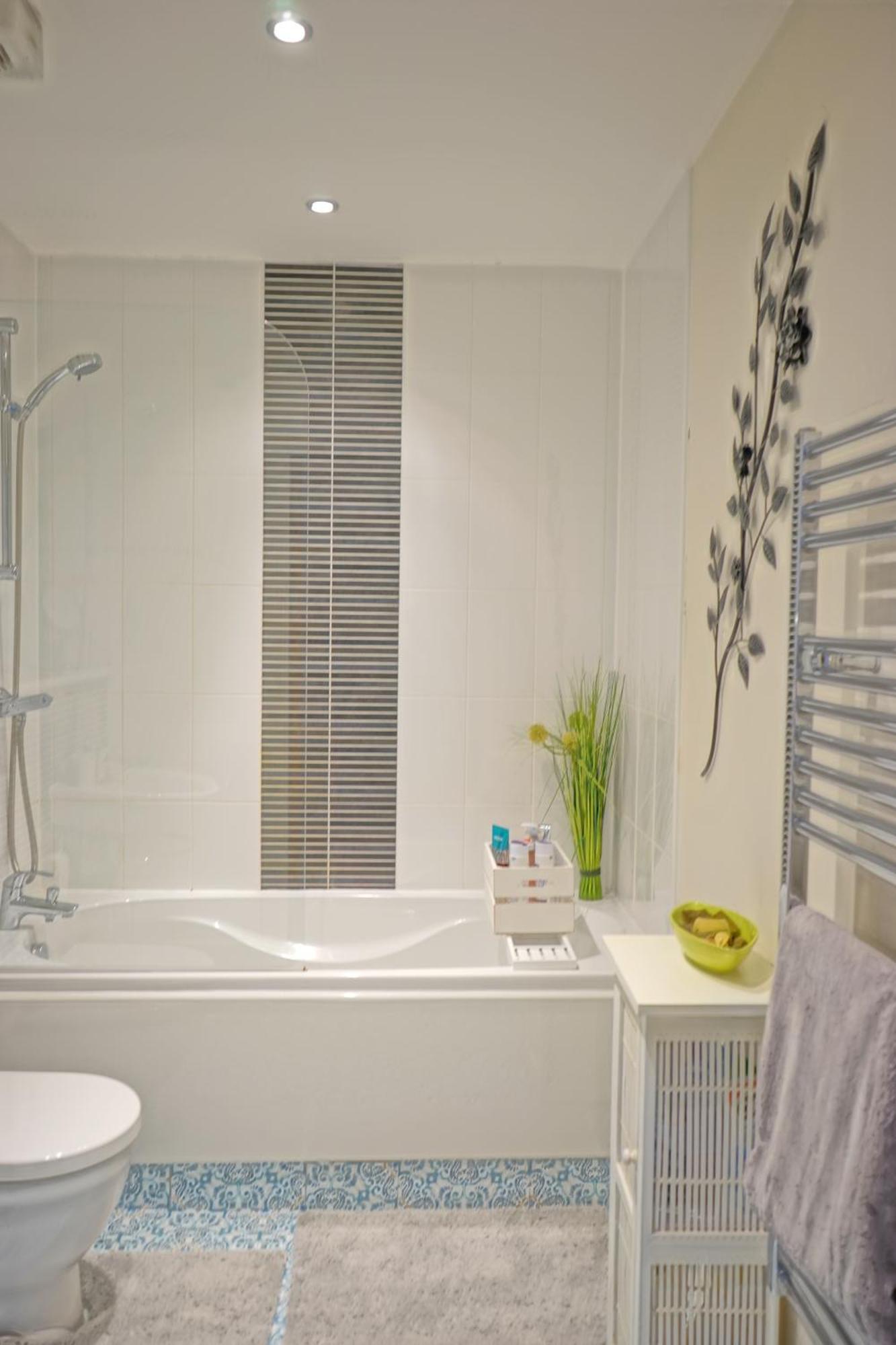 Soak Up The Light At A Soothing, Stylish Apartment In Swansea Marina Quarto foto